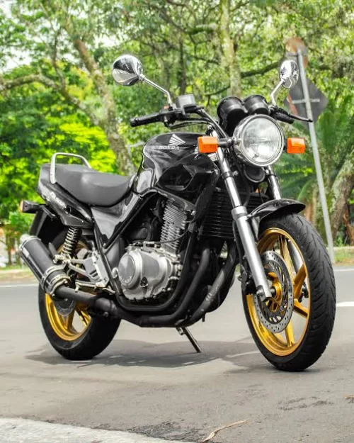 MOTOS